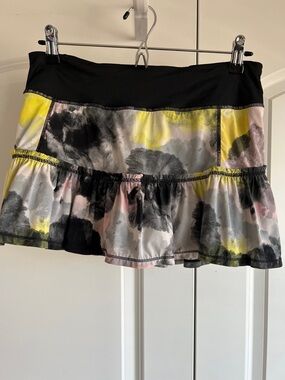 Lululemon tennis skirt. Size 6